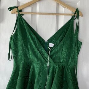 Christy Lynn Green V-Neck Top size small
